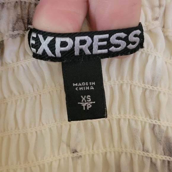 EXPRESS Off the shoulder garterized Cream Floral Print Blouse XSMALL - Picture 8 of 8